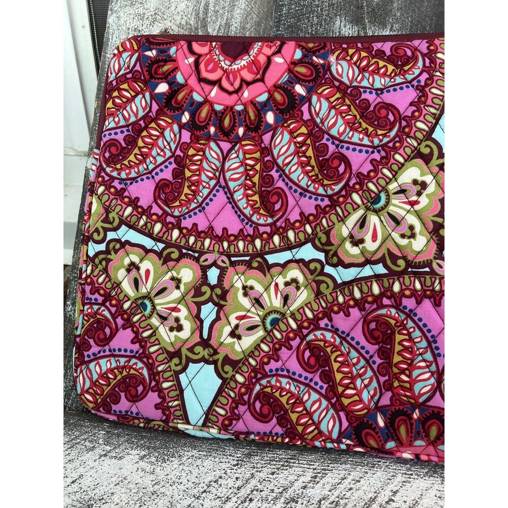 Vera Bradley's LAPTOP or TABLET SLEEVE PROTECTOR Resort Medallion NWT - Picture 2 of 5